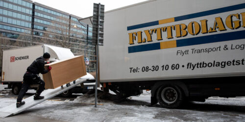 Stor lastbil vid Kontorsflytt åt Transportarbetarförbundet